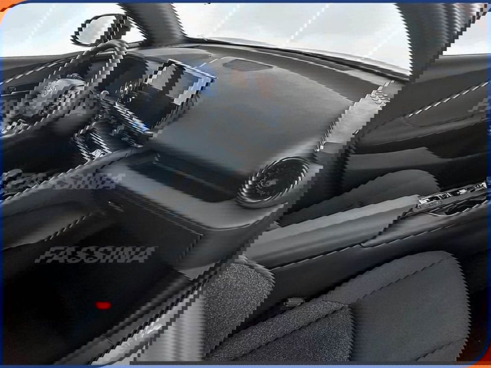 Toyota Toyota C-HR nuova a Milano (12)