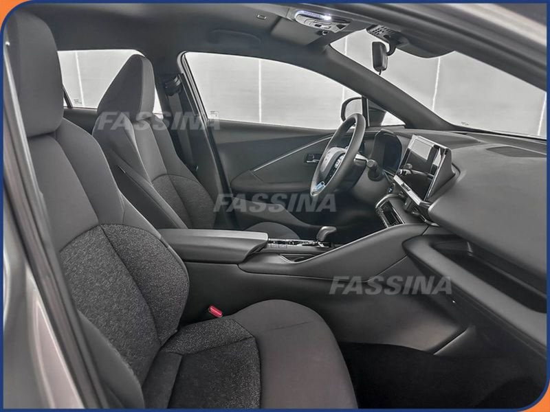 Toyota Toyota C-HR nuova a Milano (13)