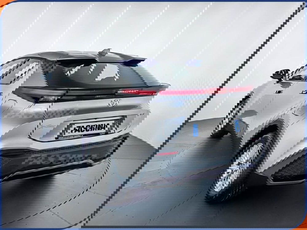 Toyota Toyota C-HR nuova a Milano (4)