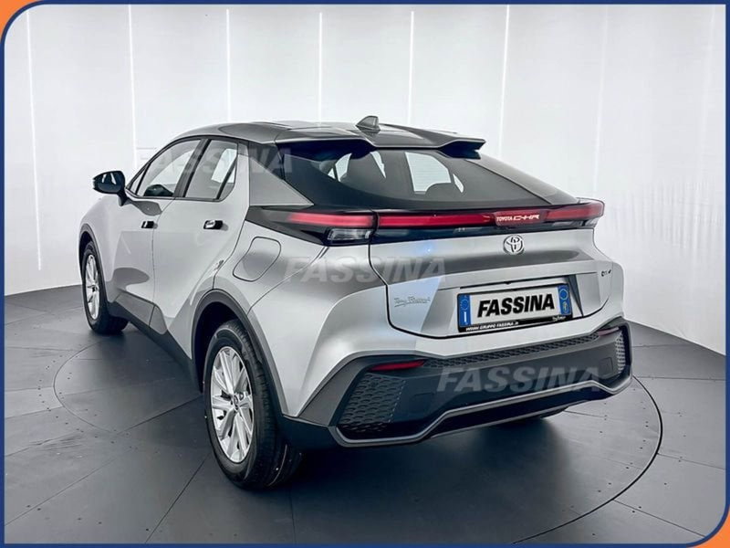 Toyota Toyota C-HR nuova a Milano (4)