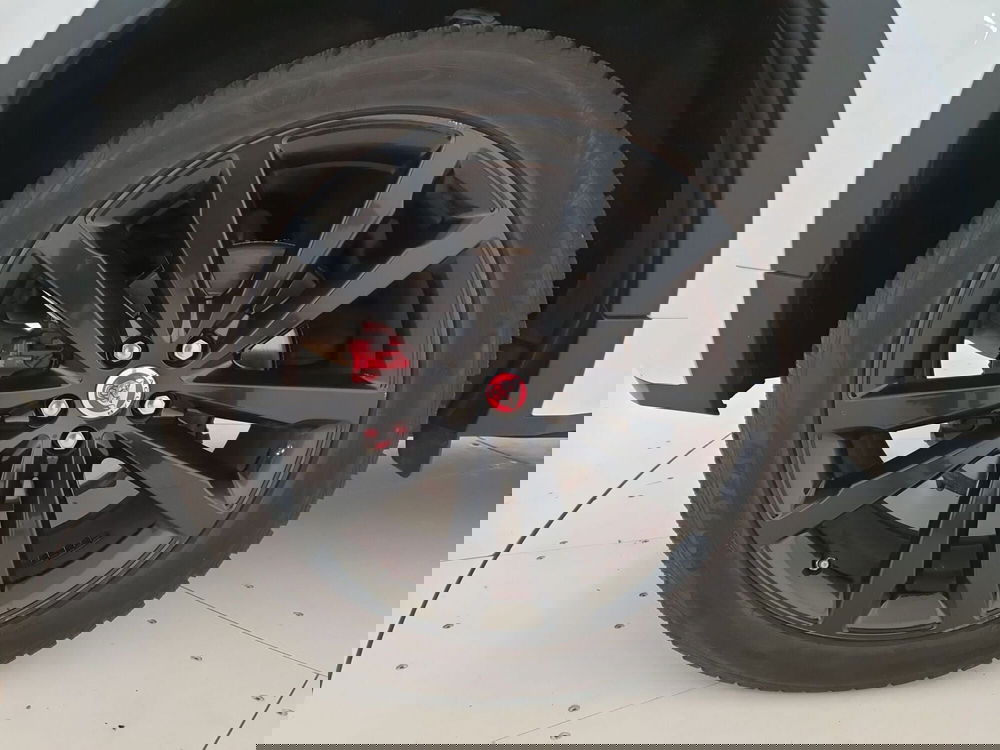 Jaguar E-Pace usata a Monza e Brianza (9)