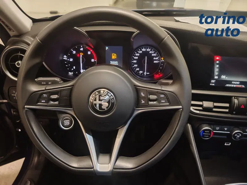 Alfa Romeo Giulia usata a Torino (9)