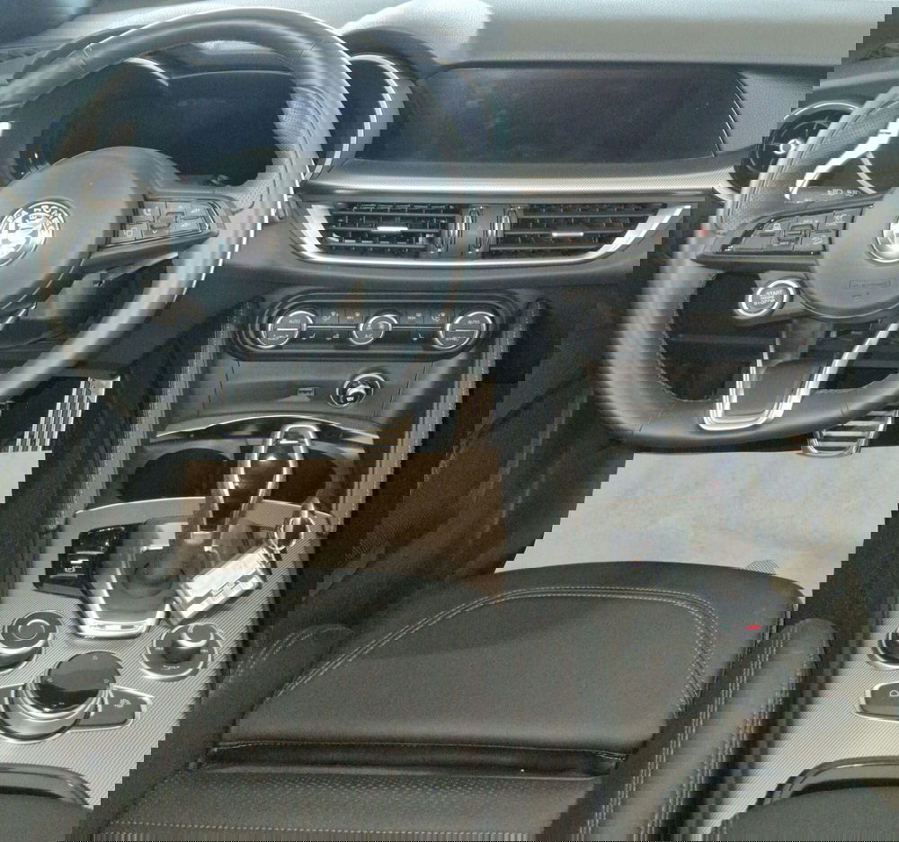 Alfa Romeo Stelvio usata a Terni (11)