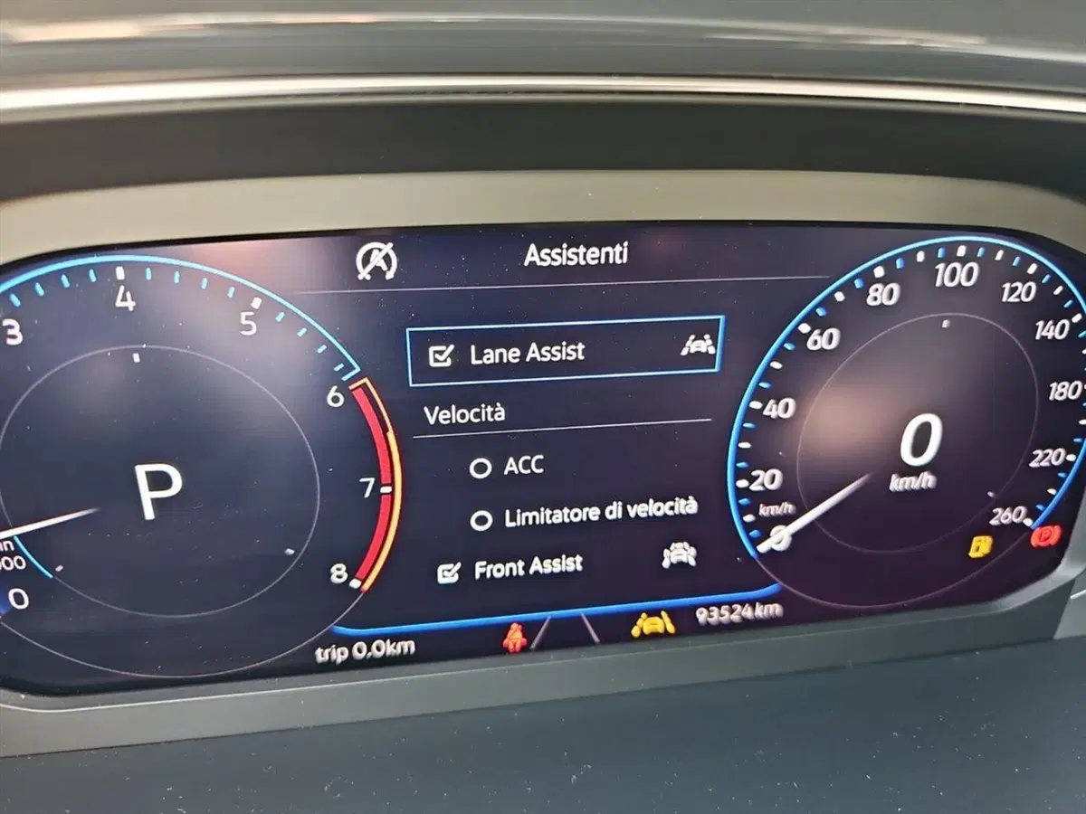 Volkswagen T-Roc usata a Lecco (17)