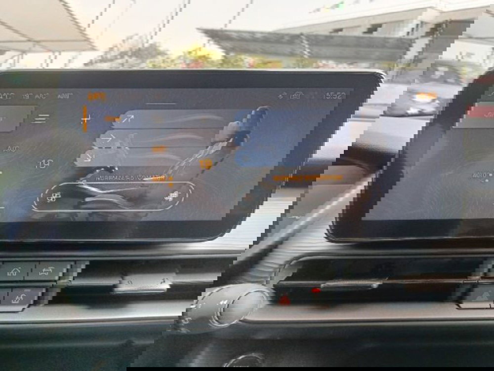 Jeep Avenger nuova a Brescia (14)