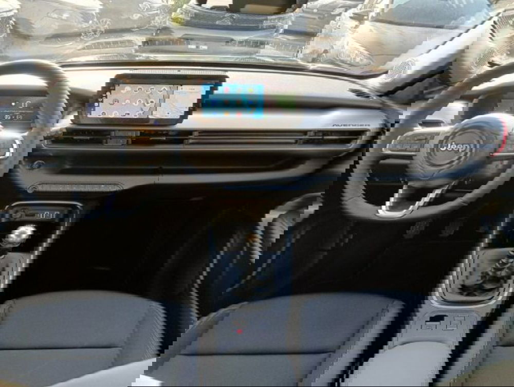 Jeep Avenger nuova a Brescia (11)