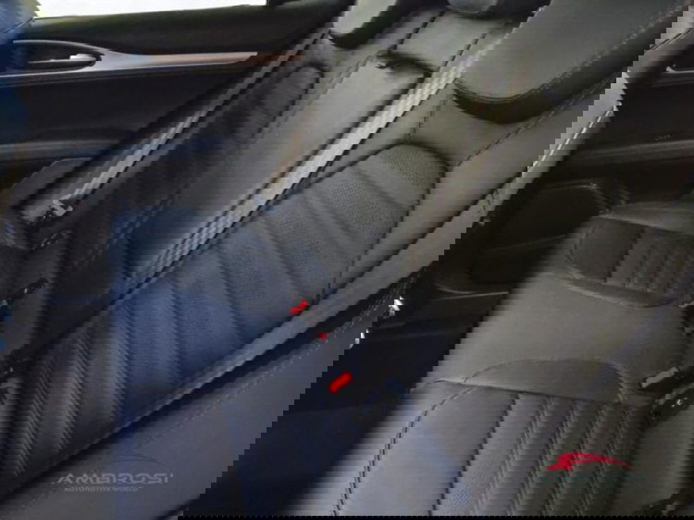 Alfa Romeo Stelvio nuova a Perugia (11)