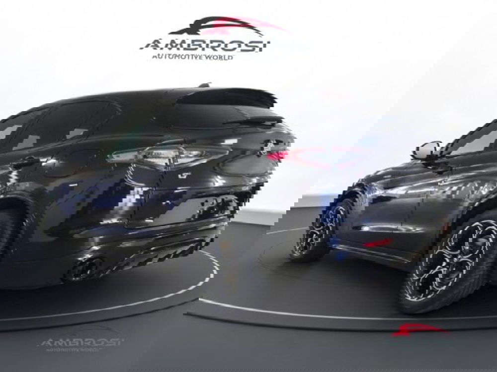 Alfa Romeo Stelvio nuova a Perugia (4)