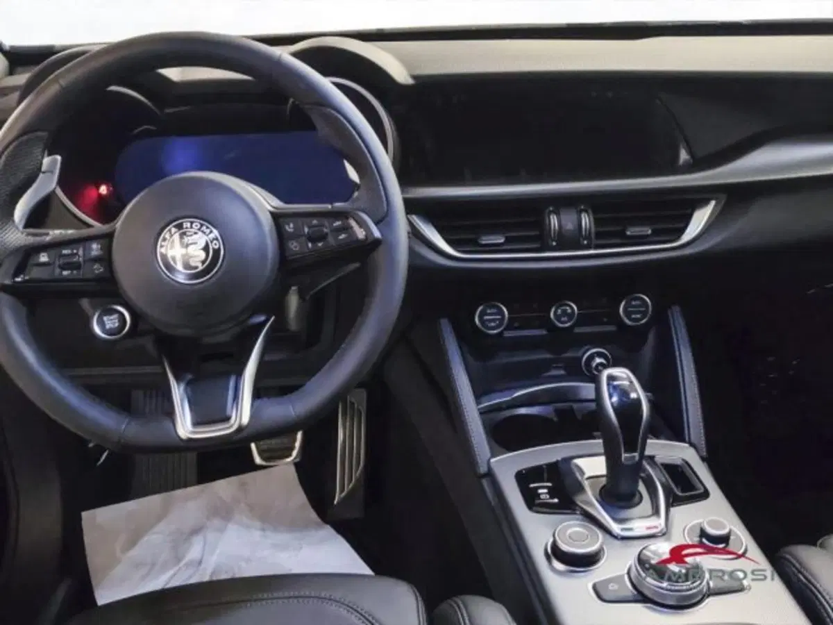 Alfa Romeo Stelvio nuova a Perugia (15)