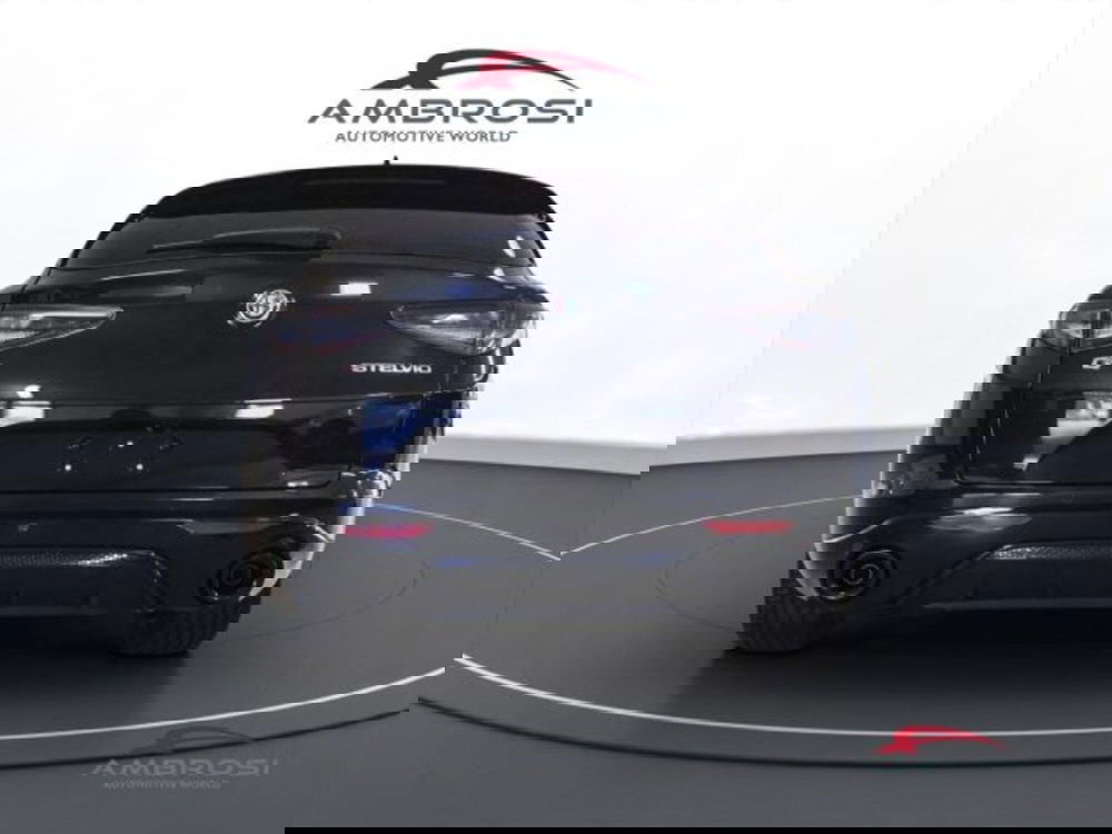 Alfa Romeo Stelvio nuova a Perugia (8)