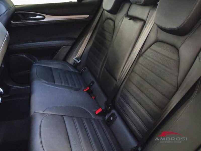 Alfa Romeo Stelvio nuova a Perugia (11)
