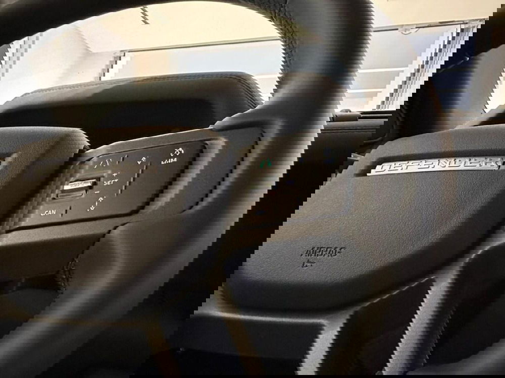 Land Rover Defender usata a Varese (12)