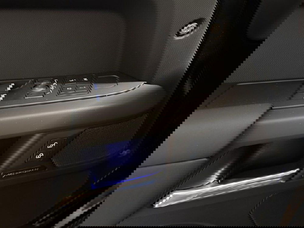 Land Rover Defender usata a Varese (13)