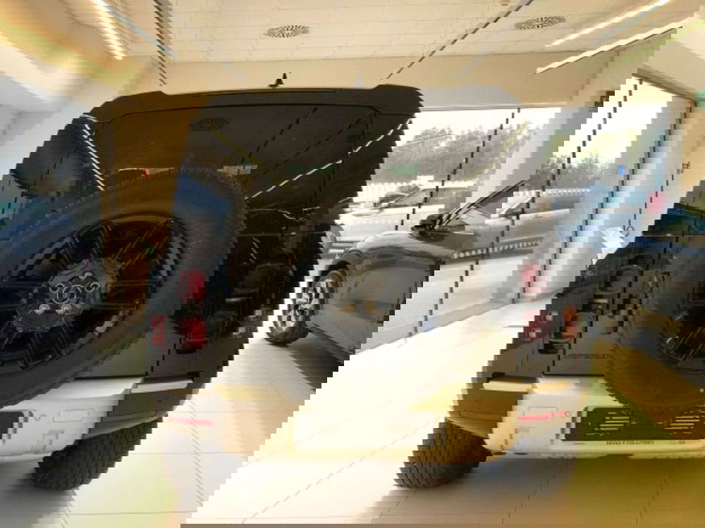 Land Rover Defender nuova a Firenze (5)