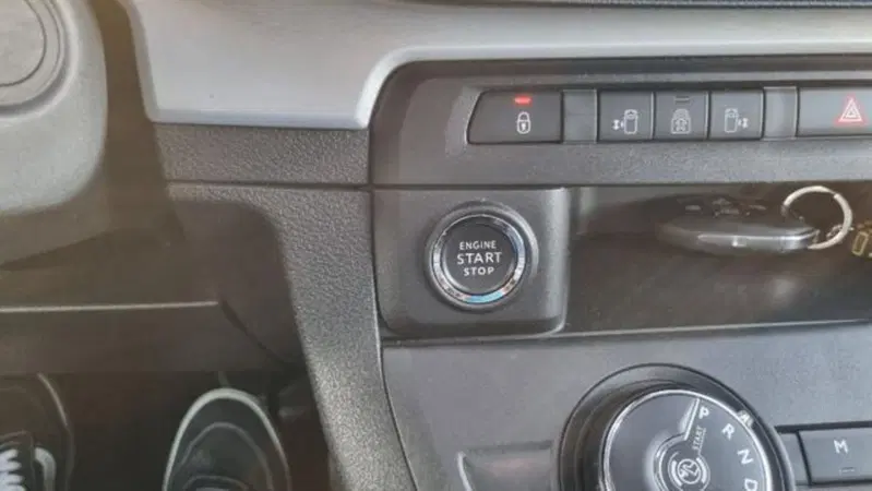 Opel Zafira Life usata a Savona (10)