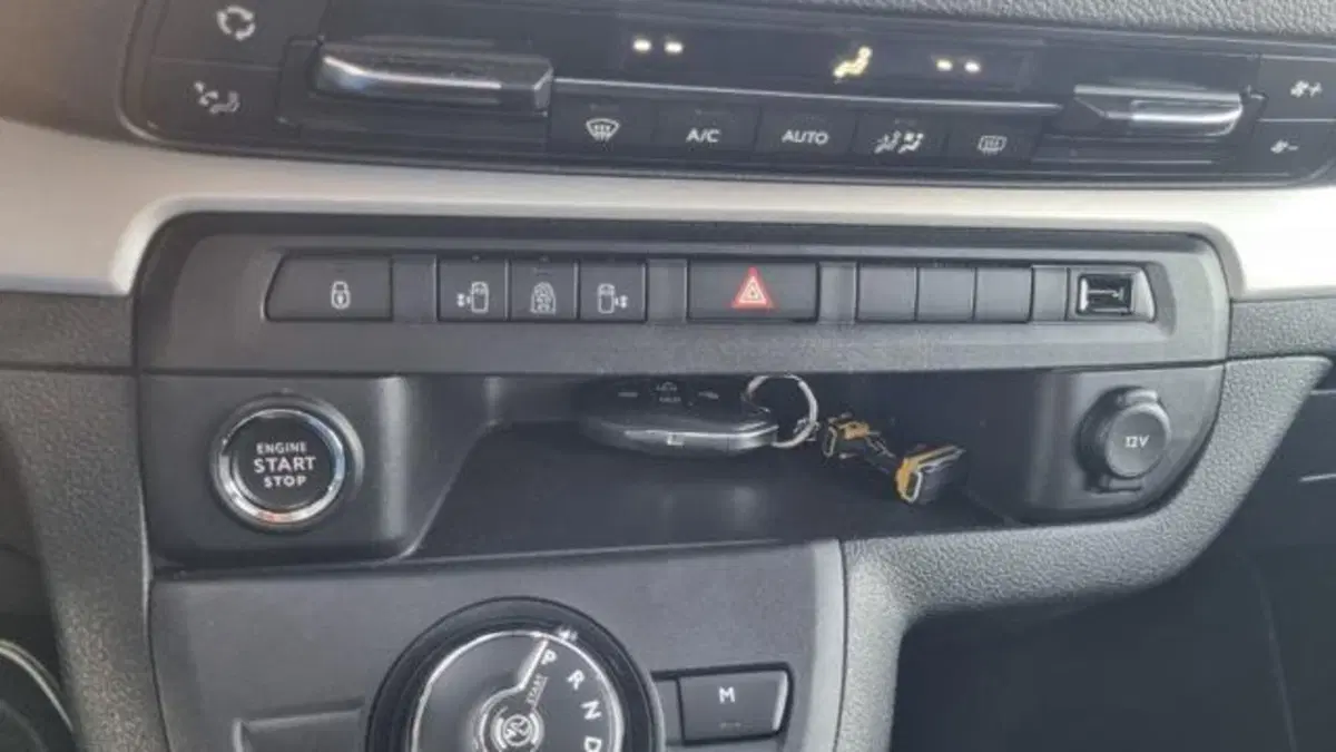 Opel Zafira Life usata a Savona (13)