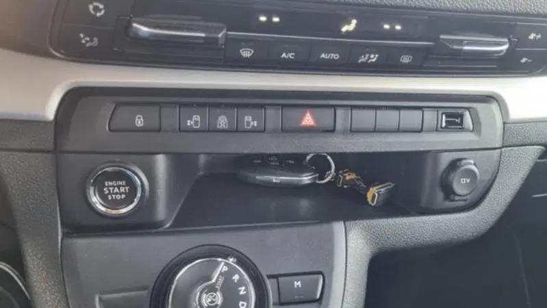 Opel Zafira Life usata a Savona (13)