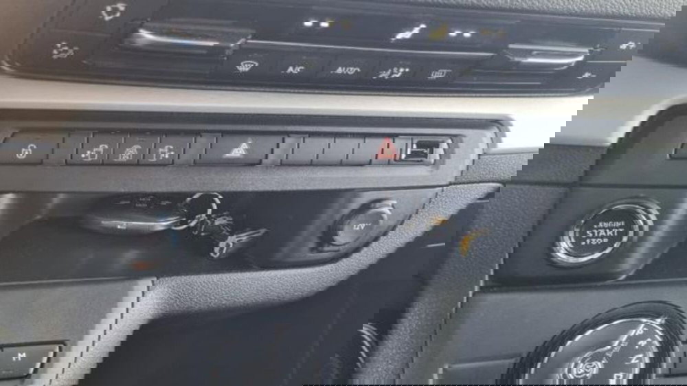 Opel Zafira Life usata a Savona (13)