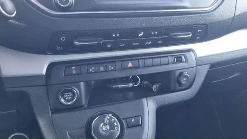 Opel Zafira Life usata a Savona (9)