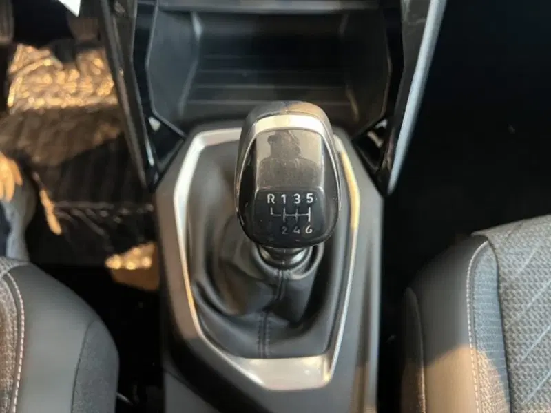 Peugeot 208 nuova a Perugia (17)