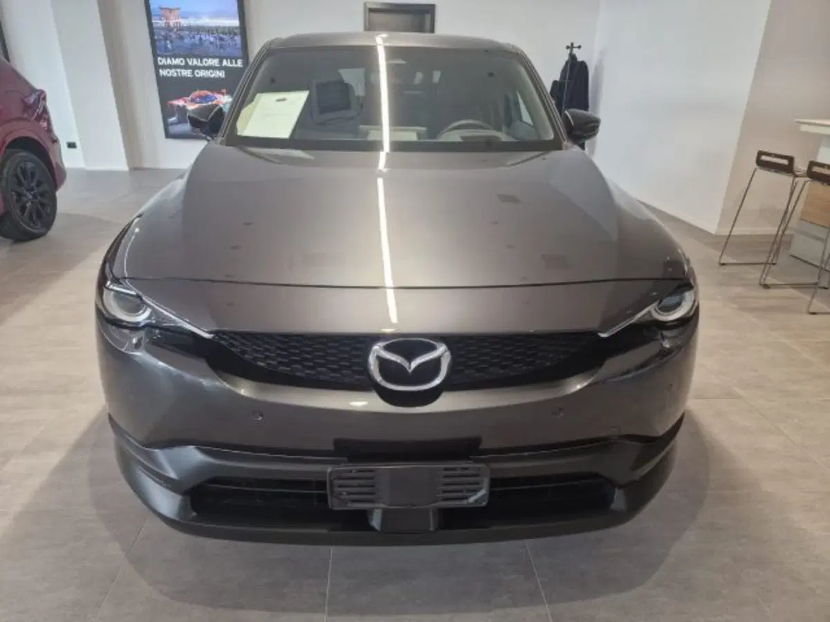 Mazda MX-30 nuova a Bologna (2)