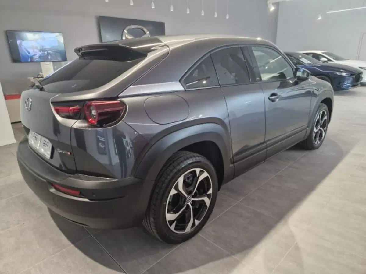 Mazda MX-30 nuova a Bologna (4)