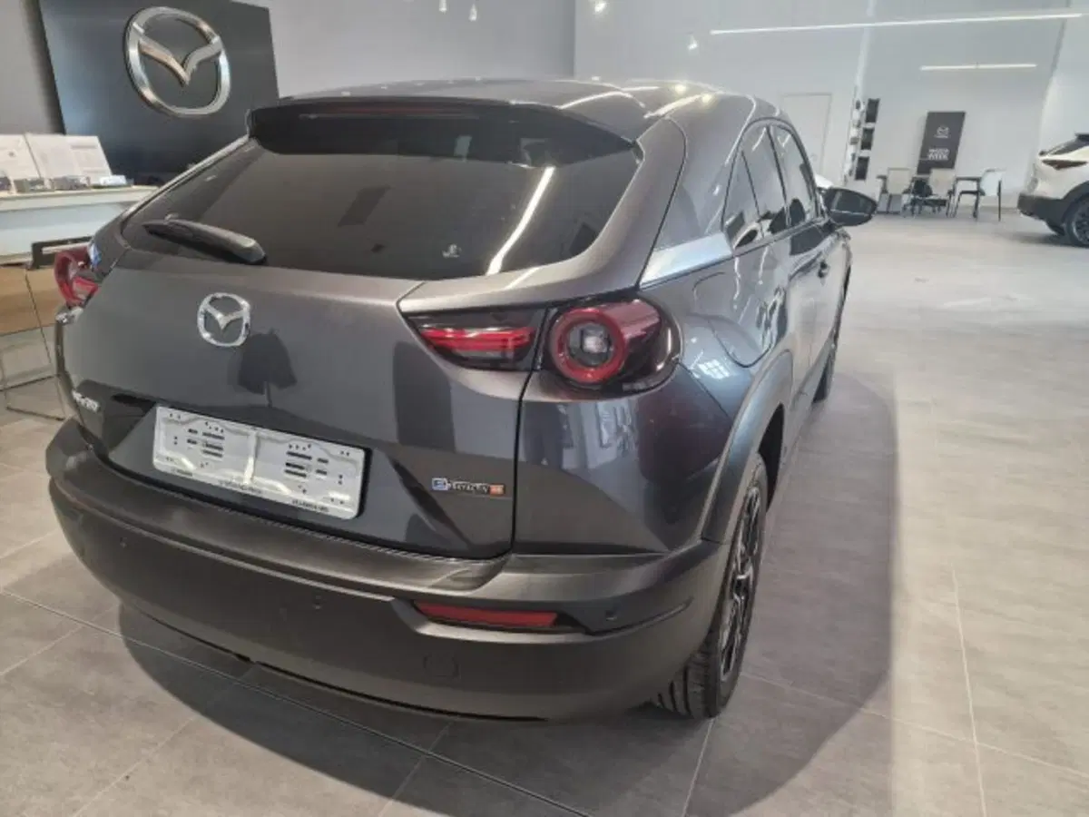 Mazda MX-30 nuova a Bologna (5)