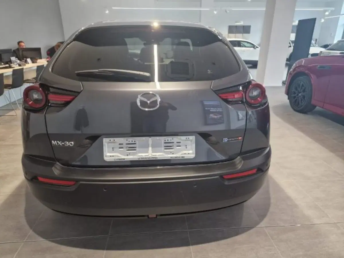 Mazda MX-30 nuova a Bologna (6)
