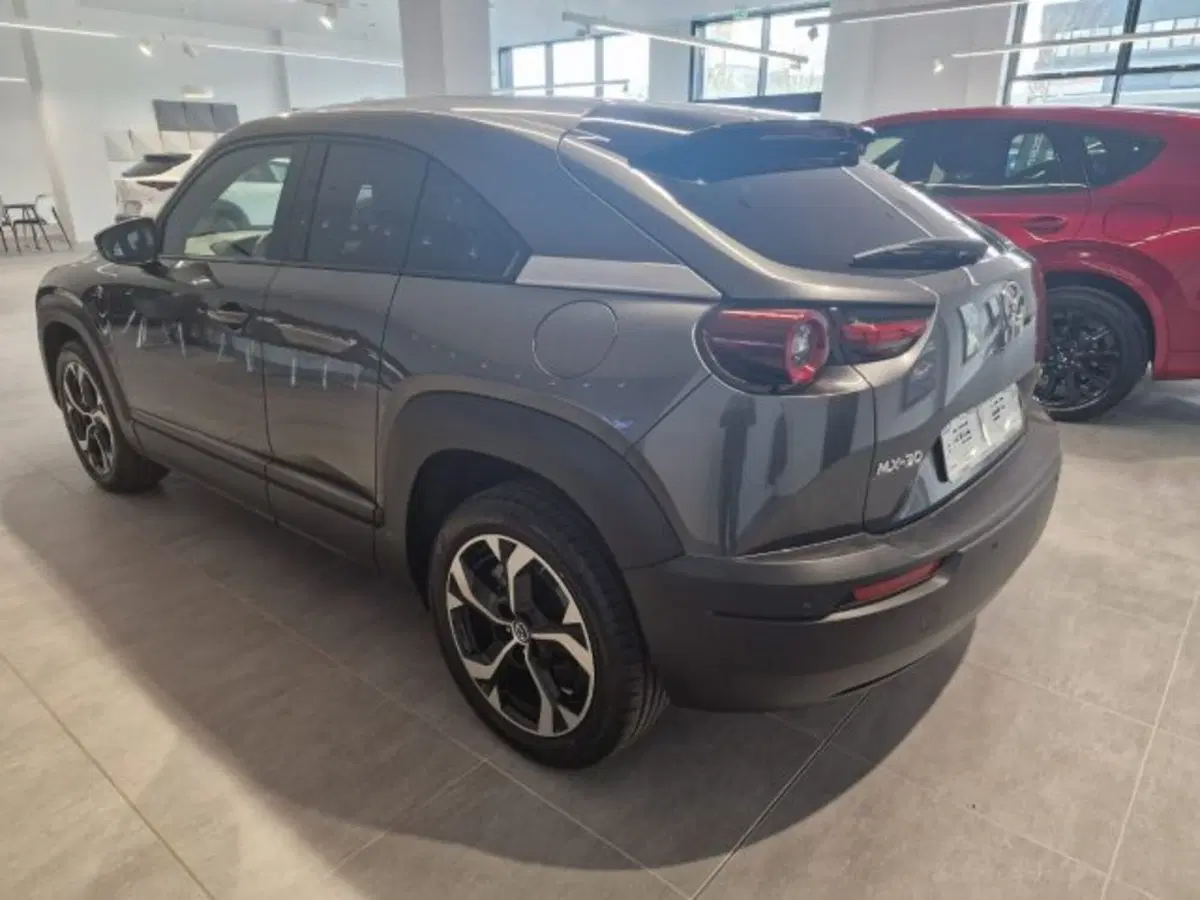 Mazda MX-30 nuova a Bologna (7)
