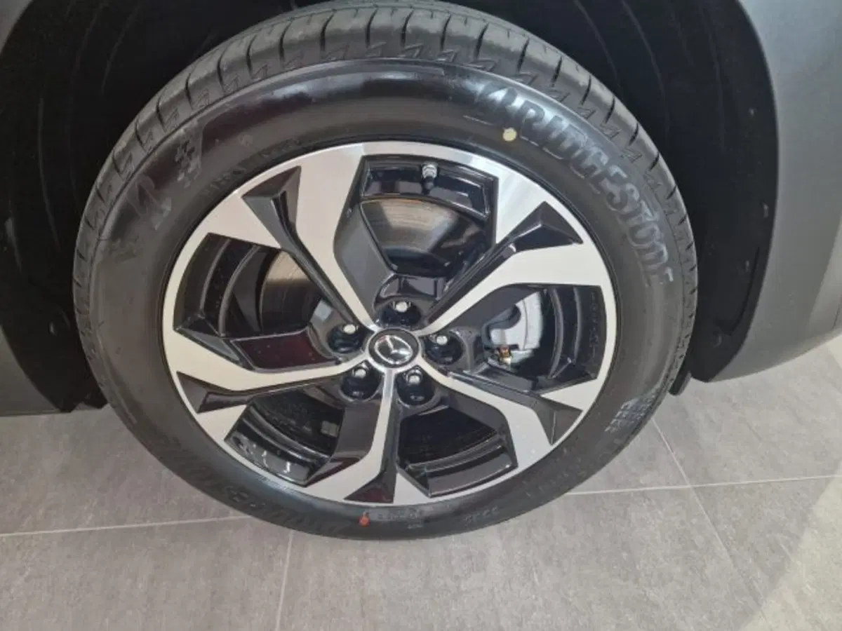Mazda MX-30 nuova a Bologna (8)