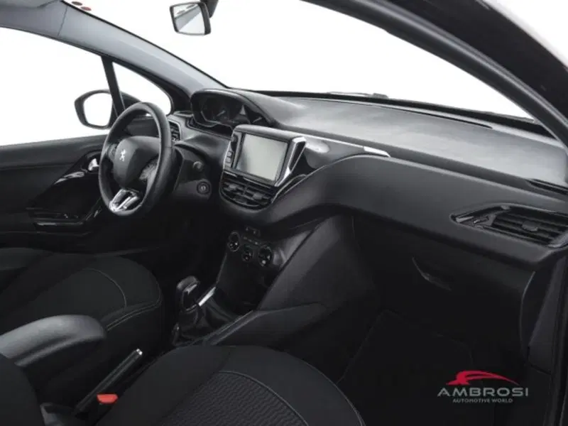 Peugeot 208 usata a Perugia (12)