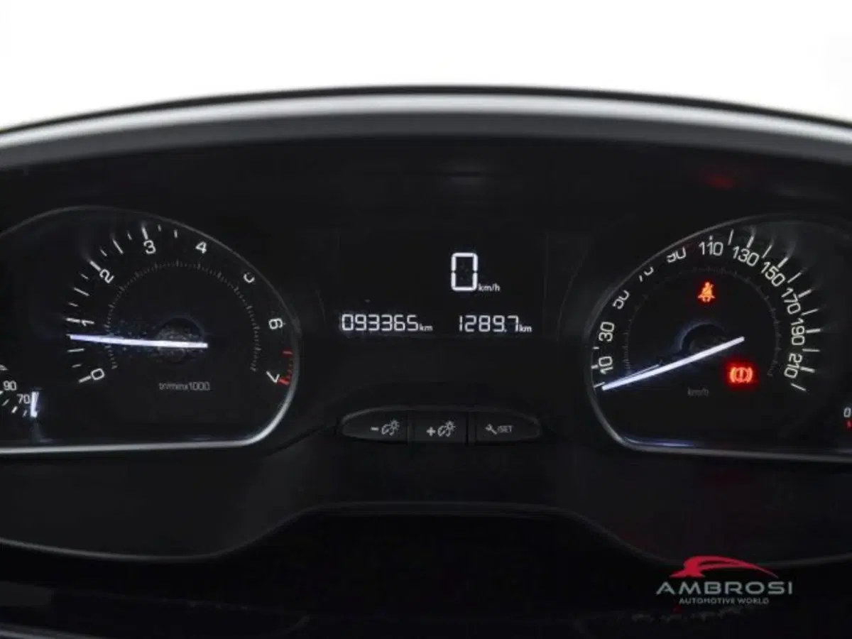 Peugeot 208 usata a Perugia (13)