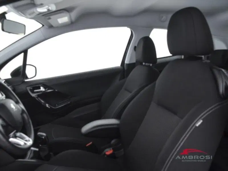 Peugeot 208 usata a Perugia (9)
