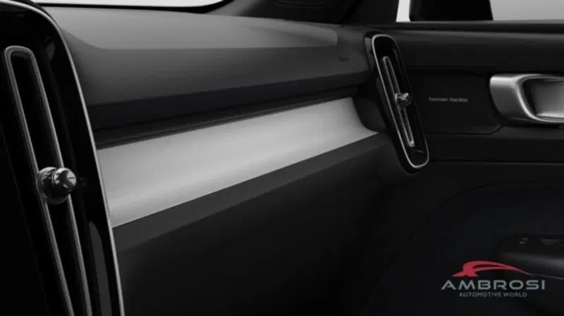 Volvo XC40 nuova a Perugia (10)