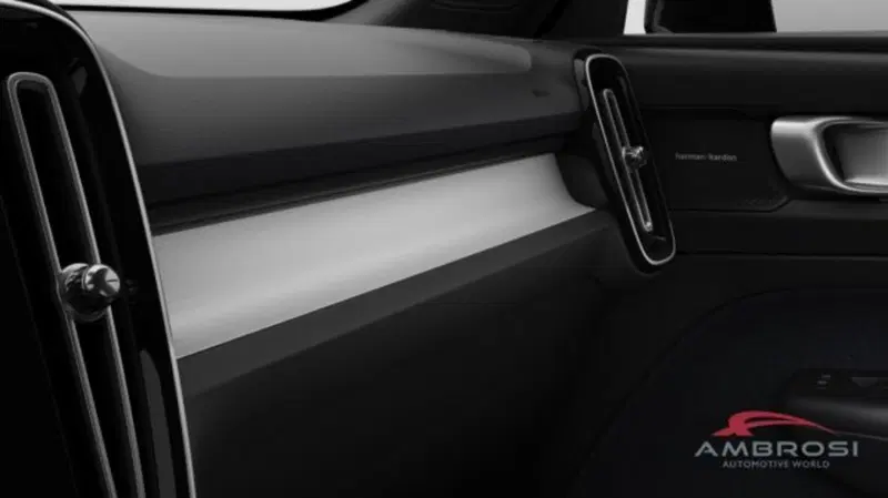 Volvo XC40 nuova a Perugia (11)