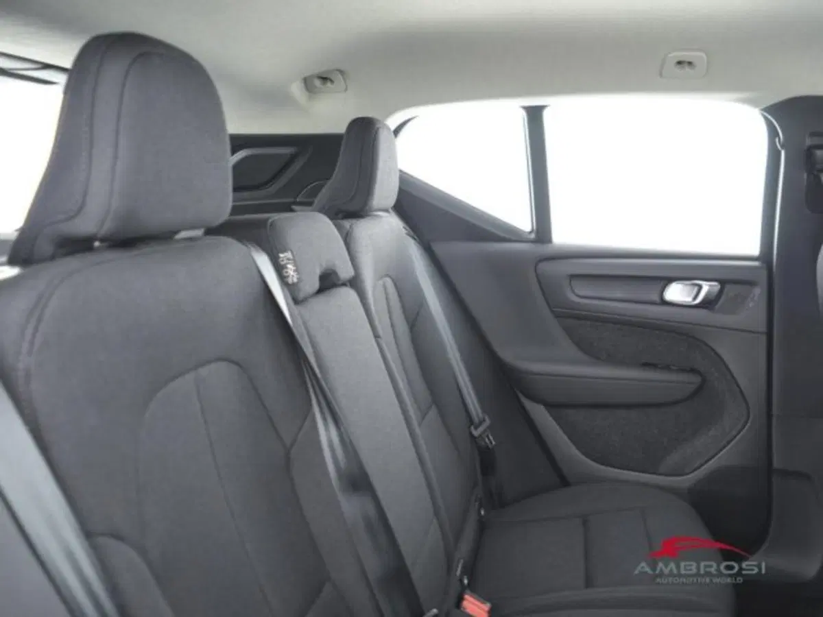 Volvo XC40 nuova a Perugia (11)