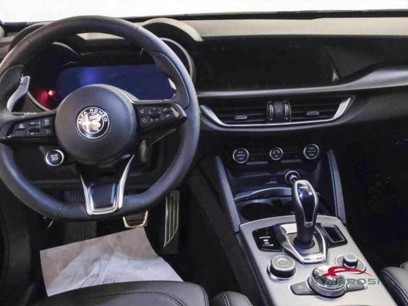 Alfa Romeo Stelvio nuova a Perugia (15)