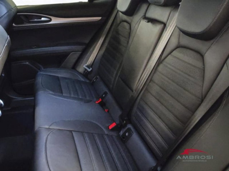 Alfa Romeo Stelvio nuova a Perugia (11)