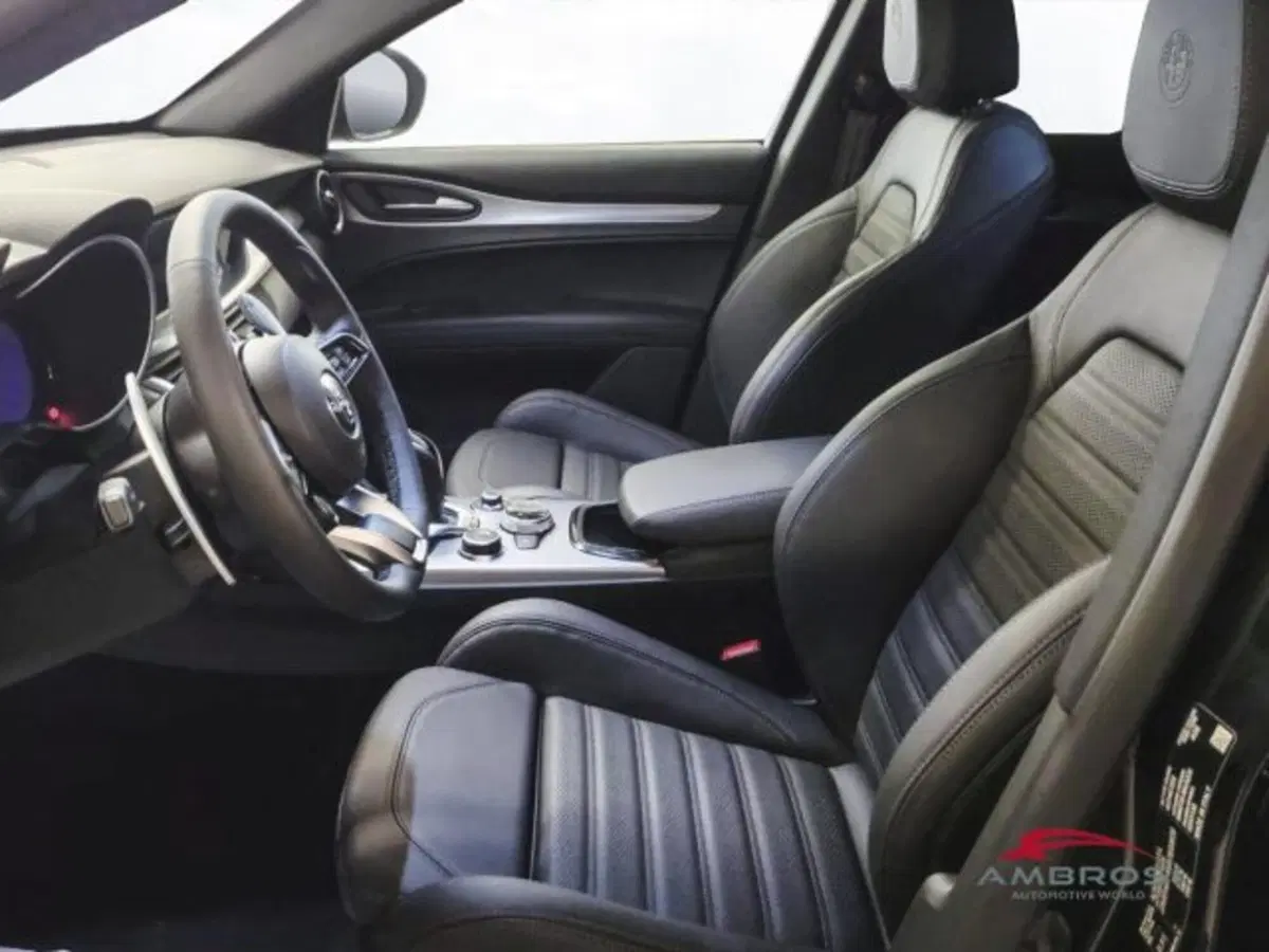 Alfa Romeo Stelvio nuova a Perugia (10)