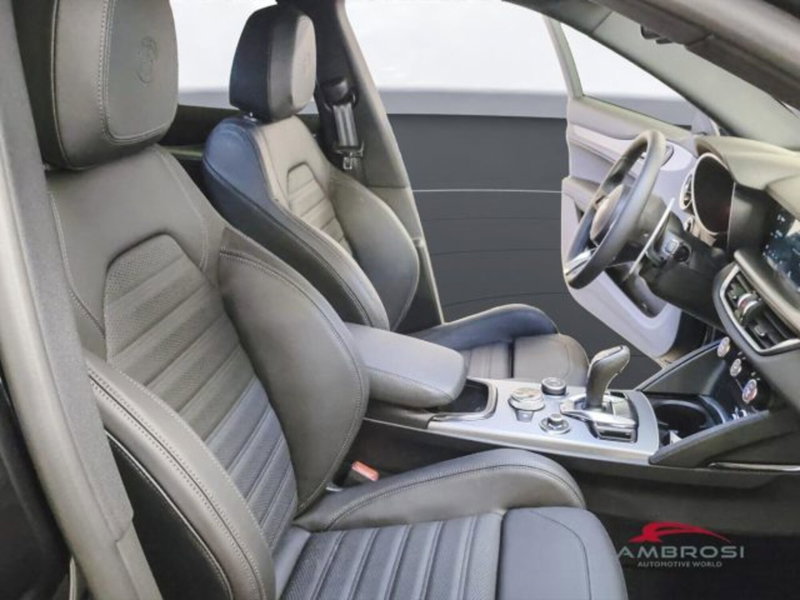 Alfa Romeo Stelvio nuova a Perugia (11)