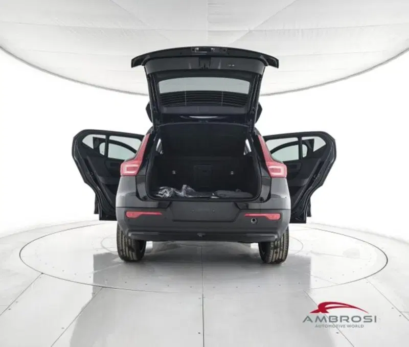 Volvo XC40 nuova a Perugia (7)