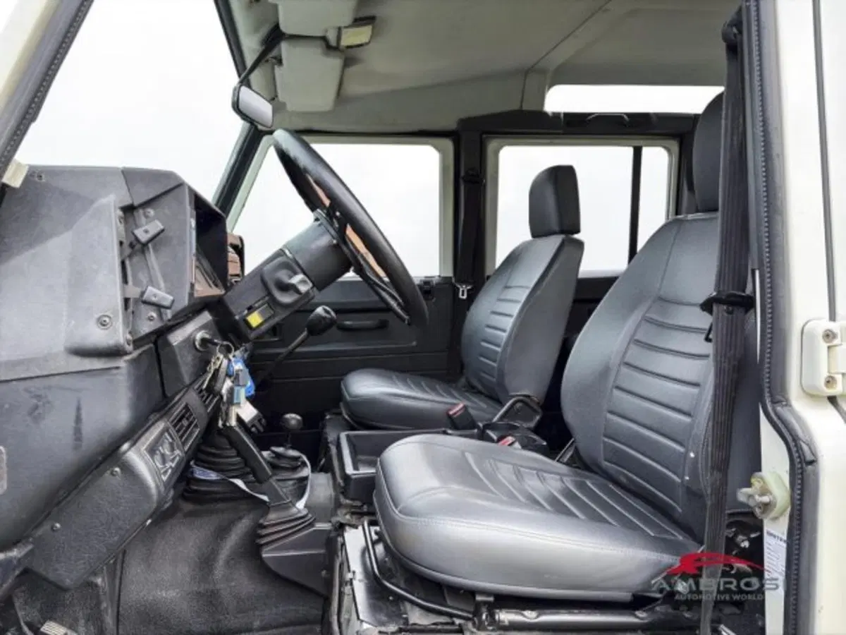 Land Rover Defender usata a Perugia (9)