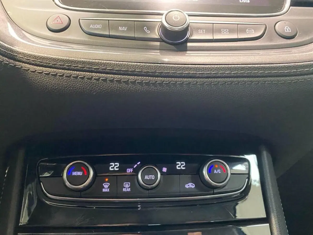 Opel Grandland X usata a Torino (11)