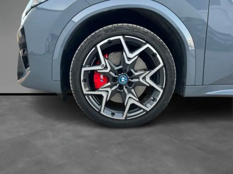 BMW iX2 usata a Lecce (10)
