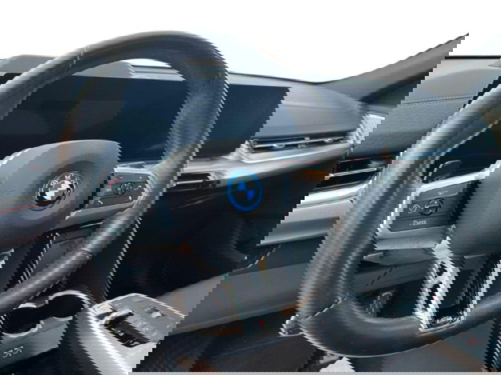 BMW iX2 usata a Lecce (12)