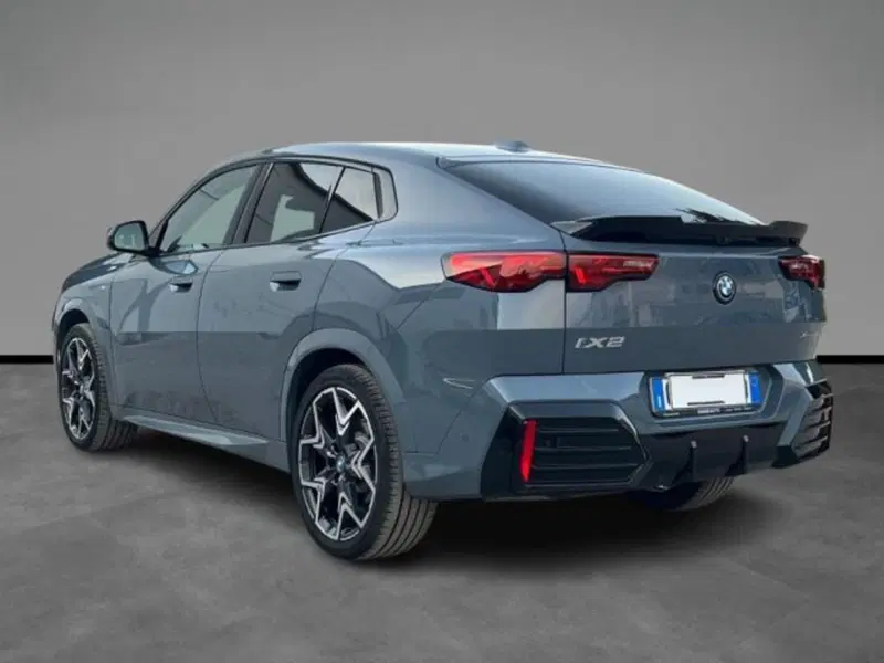 BMW iX2 usata a Lecce (3)