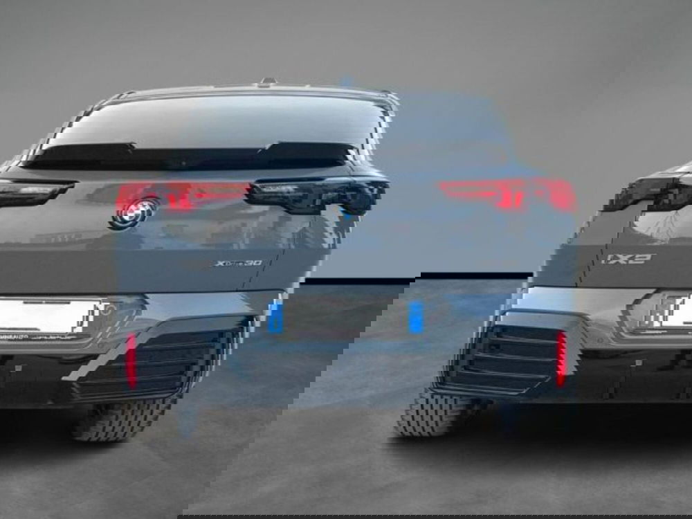 BMW iX2 usata a Lecce (4)