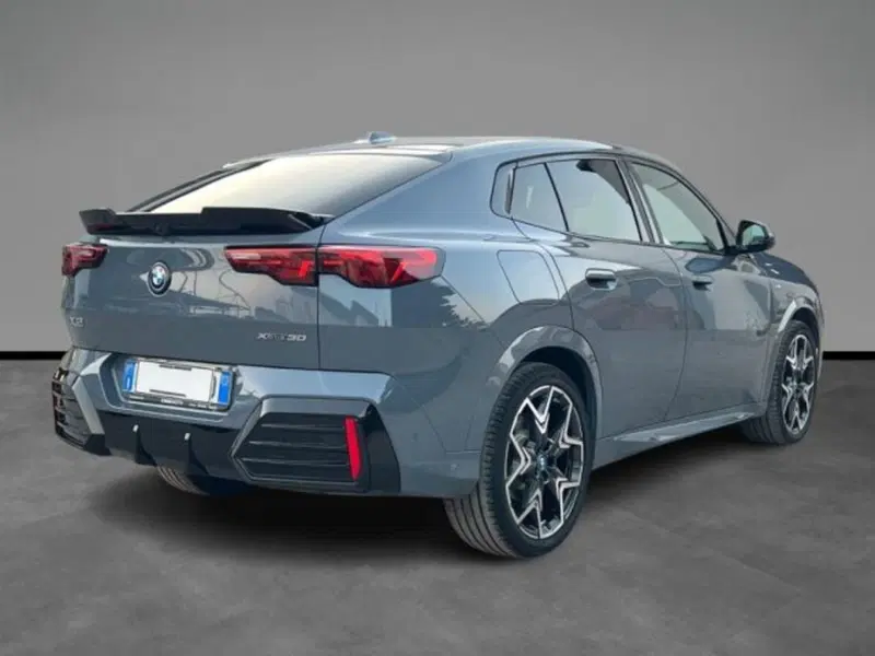 BMW iX2 usata a Lecce (5)