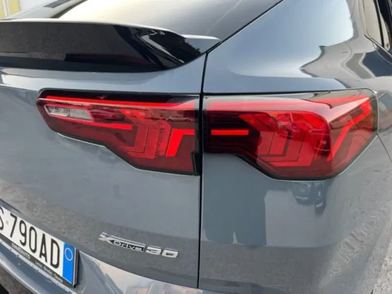 BMW iX2 usata a Lecce (9)
