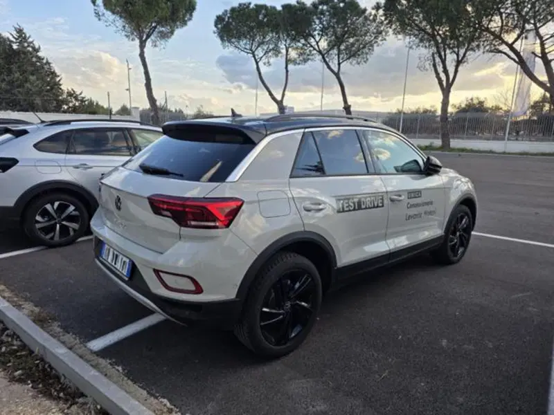 Volkswagen T-Roc nuova a Napoli (4)